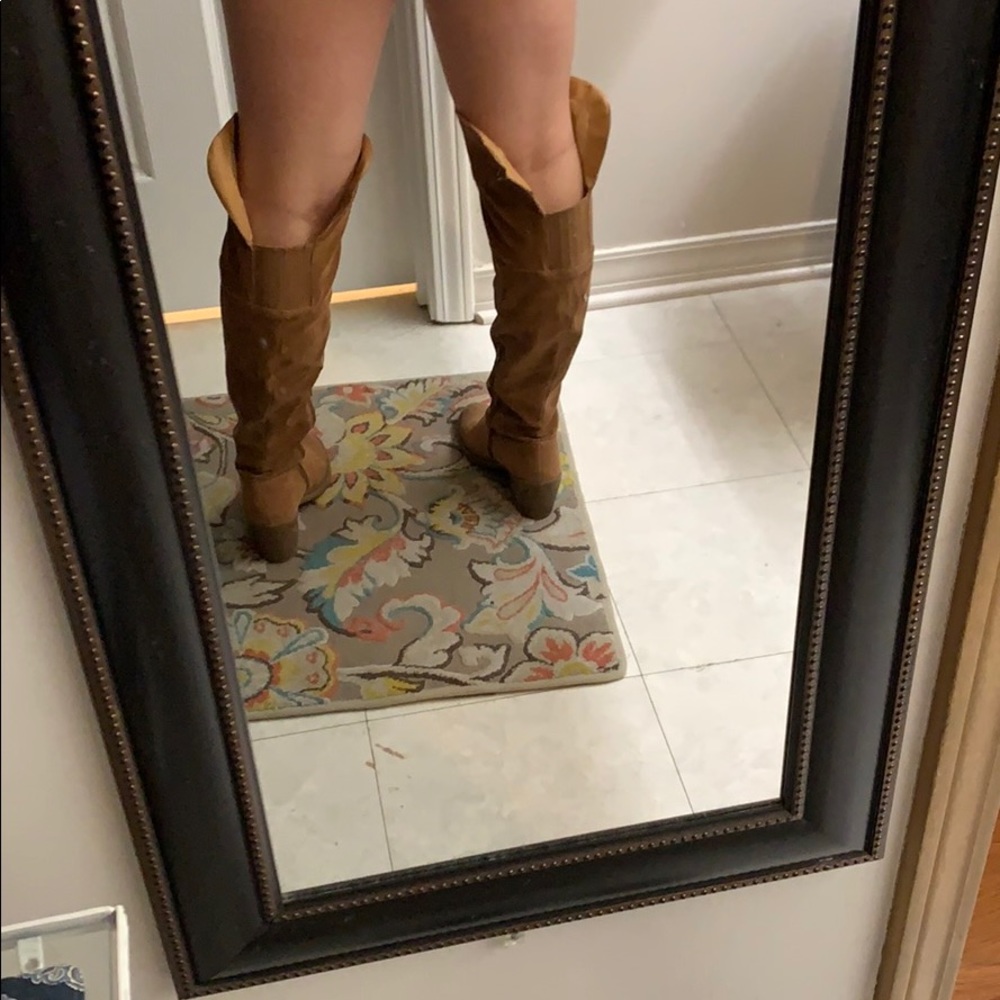Boots - Picture 4 of 4